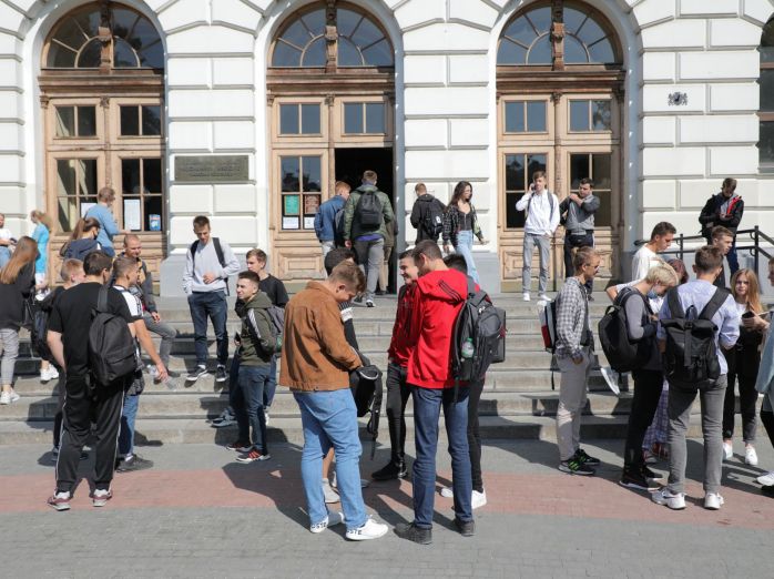 У Львівській політехніці повідомили про виїзд першокурсників за кордон після вступу
