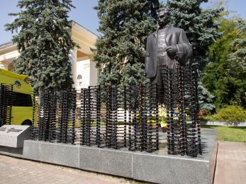 ДРВА спільно з партнерами направили для ЗСУ 150 дронів та 6 авто