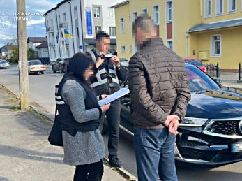 Чиновника Дрогобицької РДА підозрюють в організації земельного шахрайства