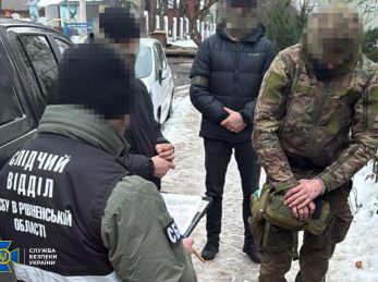 СБУ затримала чоловіка з саморобною вибухівкою біля кавʼярні в центрі Рівного