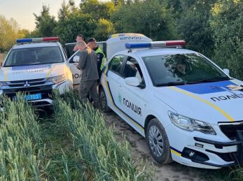 На Дрогобиччині затримали двох п’яних браконьєрів, які вполювали свиноматку