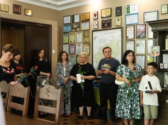 У День Державності в Дрогобицькій РВА вручили високі державні нагороди родинам Захисників України