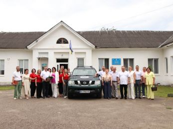 До Дня медичного працівника паліативне відділення Підбузької лікарні отримало повнопривідний позашляховик