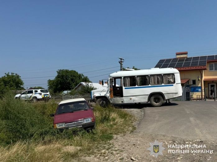 Житель Борислава потрапив до лікарні внаслідок ДТП з автобусом