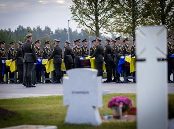 П’ятьох невідомих захисників з Львівщини поховали на військовому меморіальному кладовищі