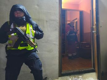 На Львівщині чоловік застрелив своїх дітей, після чого покінчив із життям