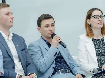 Суд визнав звільнення Романа Грицая з посади начальника відділу освіти ДМР незаконним: рішення набрало чинності