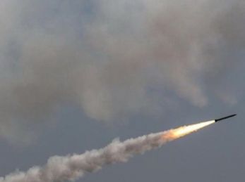 Росіяни завдали ракетного удару по Дніпру: влучили у СТО, під завалами опинилися люди