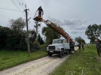 Через негоду на Львівщині знеструмлені понад 200 населених пунктів