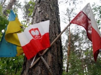 Україна відкриє всі архіви СБУ та розвідки щодо Волинської трагедії — Зеленський