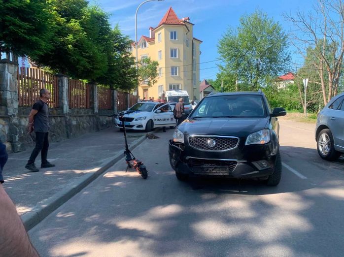 У Трускавці сталась ДТП за участю підлітка на самокаті