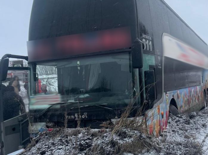 Дрогобичанин за кермом двоповерхового автобуса не впорався з керуванням, є постраждалі